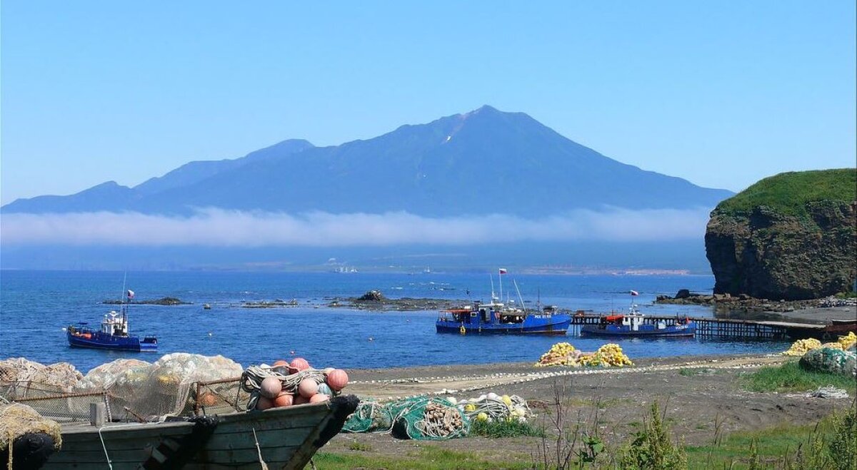 Южные Курилы  - отвлечение для Японии.  фото:  картинки  яндекса.