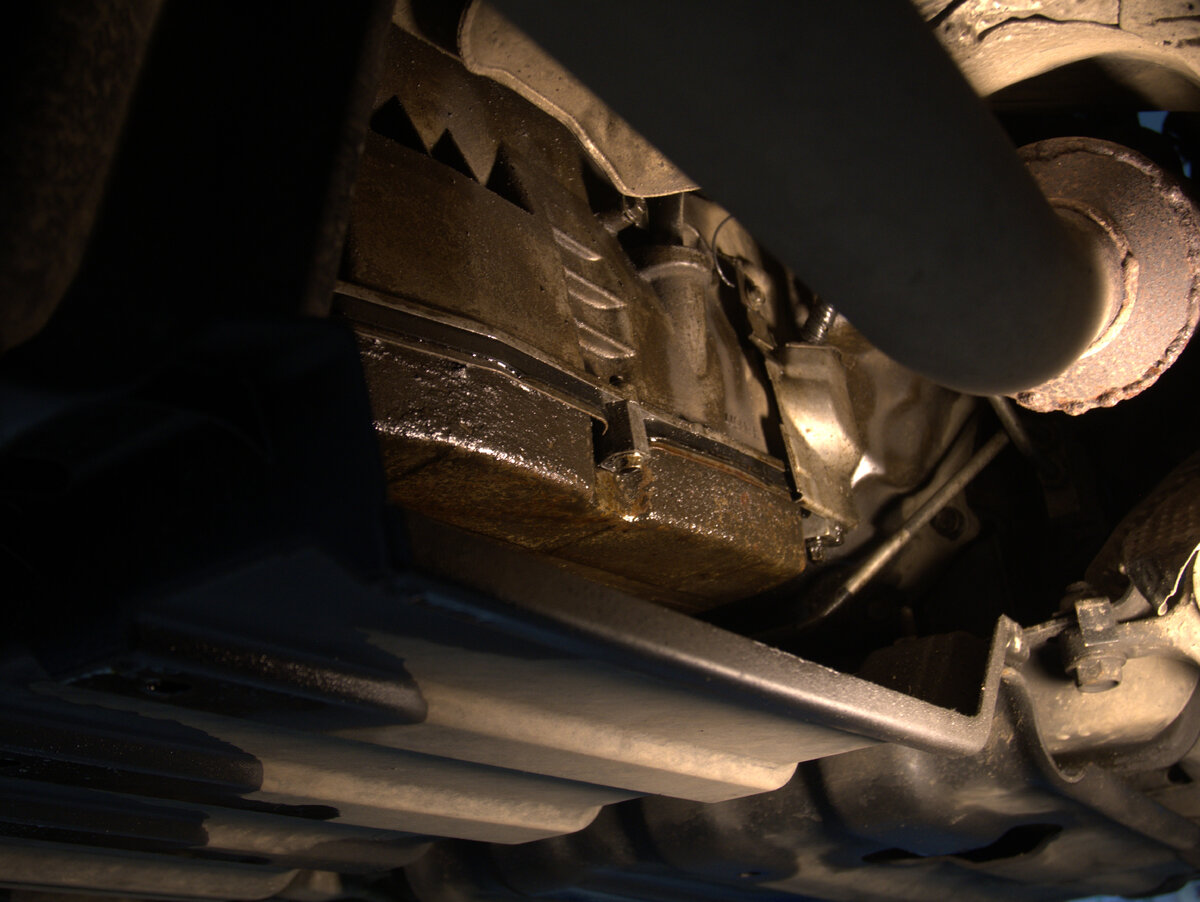 Вся коробка передач в масле