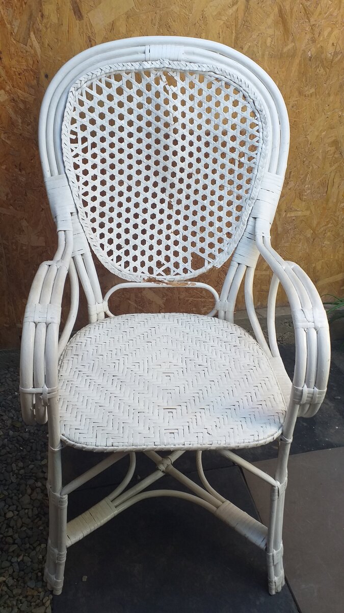 Реставрация ротанга. Кресла для дачи плетеное реставрация. Рестоврациплетеных кресел. Как отреставрировать стулья плетеные.