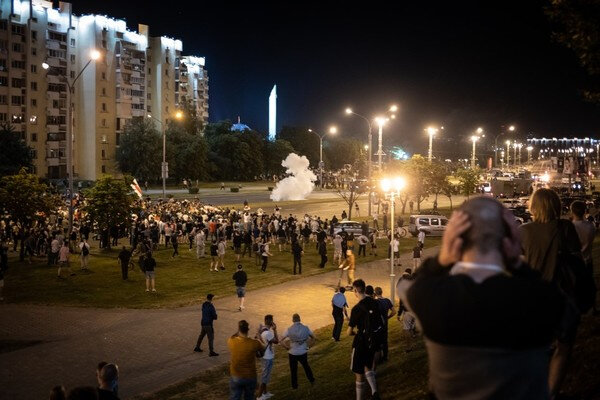 Митинги в Минске из окна. Фото из открытого источника  4eva.ru