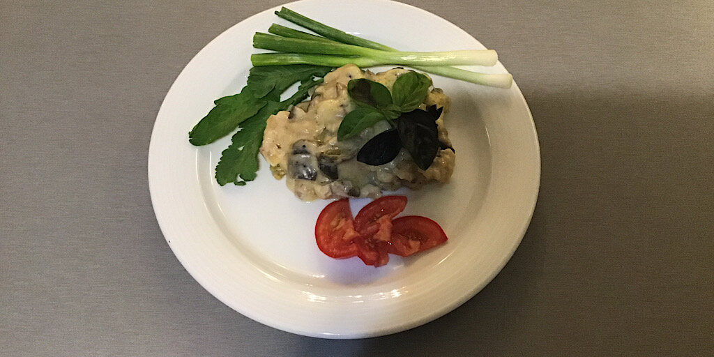 Баклажаны запечённые с грибами и куриной грудкой.