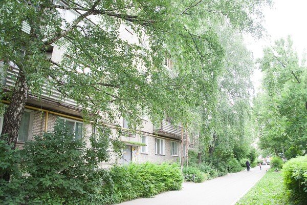 Картинка из открытого источника в Интернете. И это фото моего дома детства.