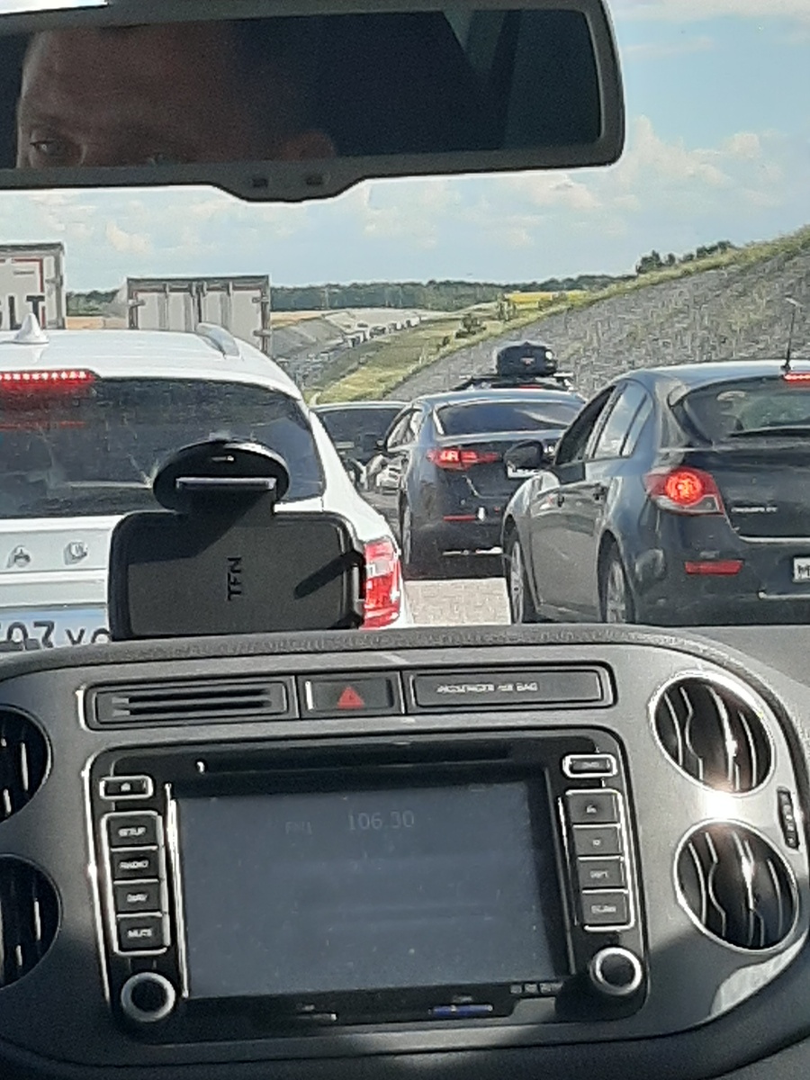 На данной фотографии пробка длинной в 1,5 км. 1 Августа 2020 15:39 