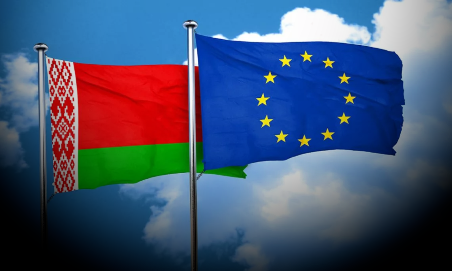 Флаги Беларуси и ЕС