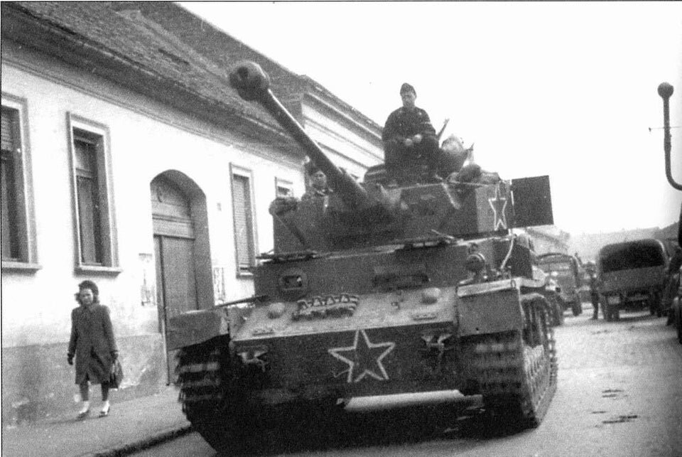 Болгарский танк Т IV немецкого производства. Март 1945 года.