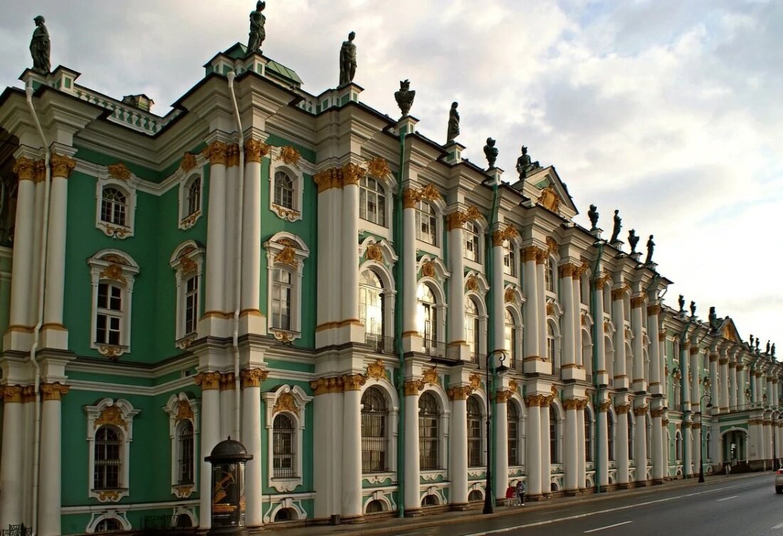 Архитекторы санкт петербурга. Архитектура Санкт-Петербурга. Известные здания 18 века в Санкт-Петербурге. Архитектура Санкт-Петербурга 18 века банк. Классическая архитектура Петербурга.