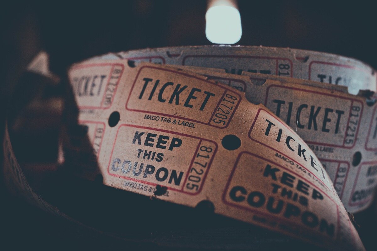 Tickets... Кстати, у меня есть коллекция билетов различных кинотеатров, отличное увлечение для киномана!)