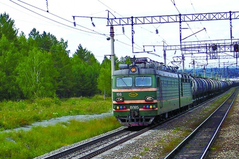 Вл 85 с составом цистерн, фото из открытых источников 