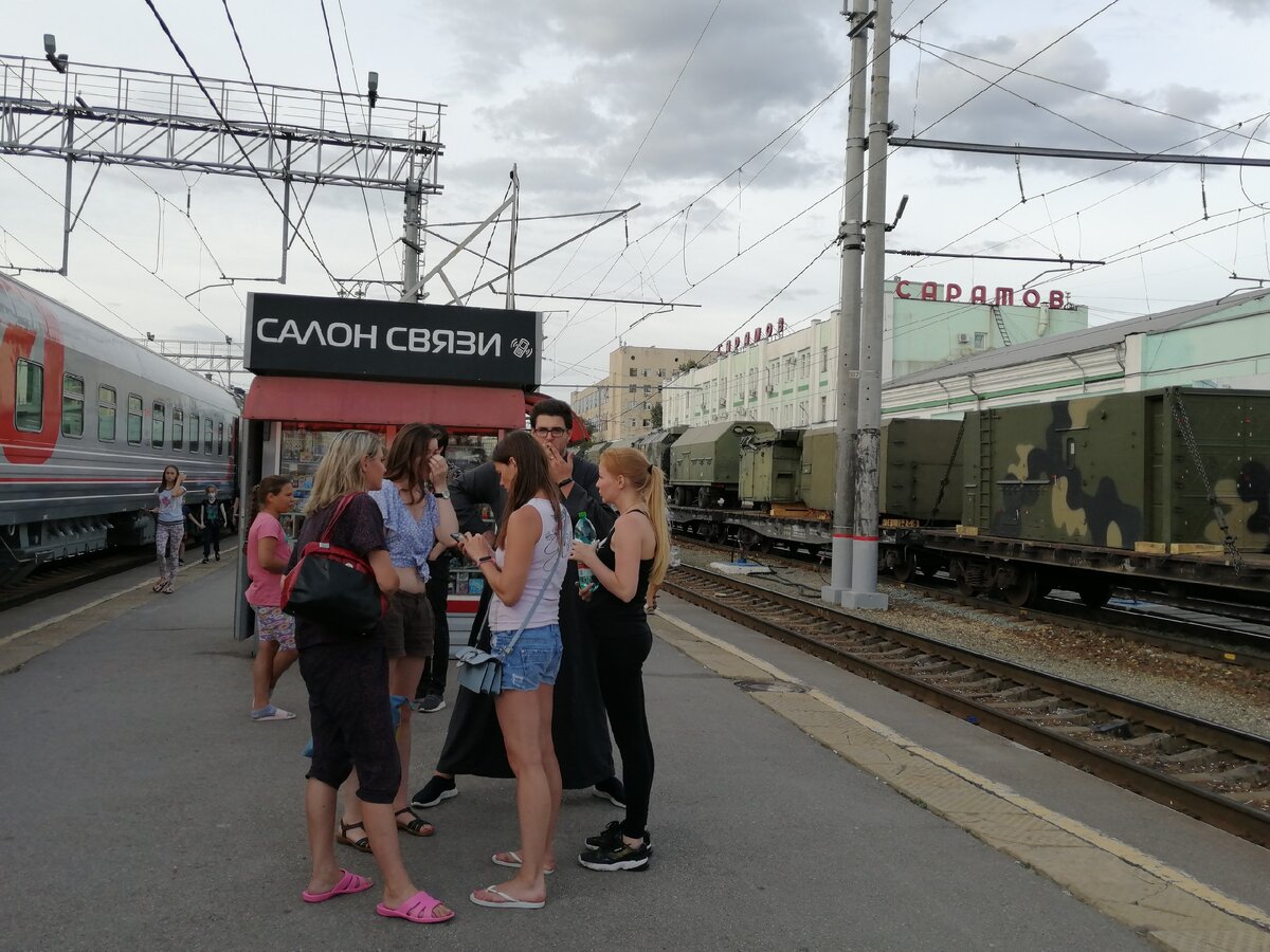 Киоск на перроне в Саратове. Фото Светы Давыдовой