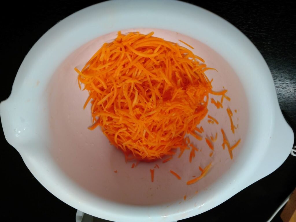 Шинкуем морковь
