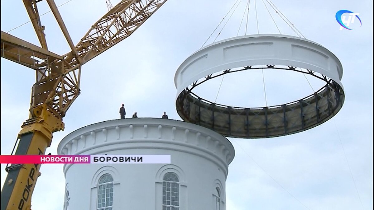 На Троицкий собор в Боровичах установили купол и крест | Новгород-ТВ.ру  (Новгородское ТВ) | Дзен