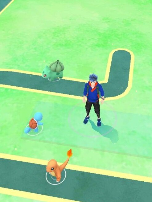 В самом начале предлагают поймать первого покемона-стартовика из стандартного набора, но ты можешь уйти от них в другую сторону и обязательно встретишь пикачу!