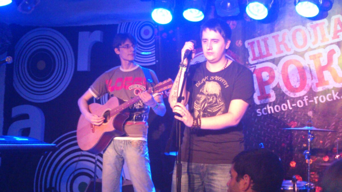 2013 год, играю песню Арии на гитаре