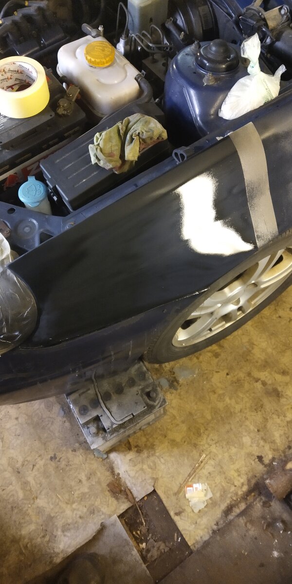 покрасил черным