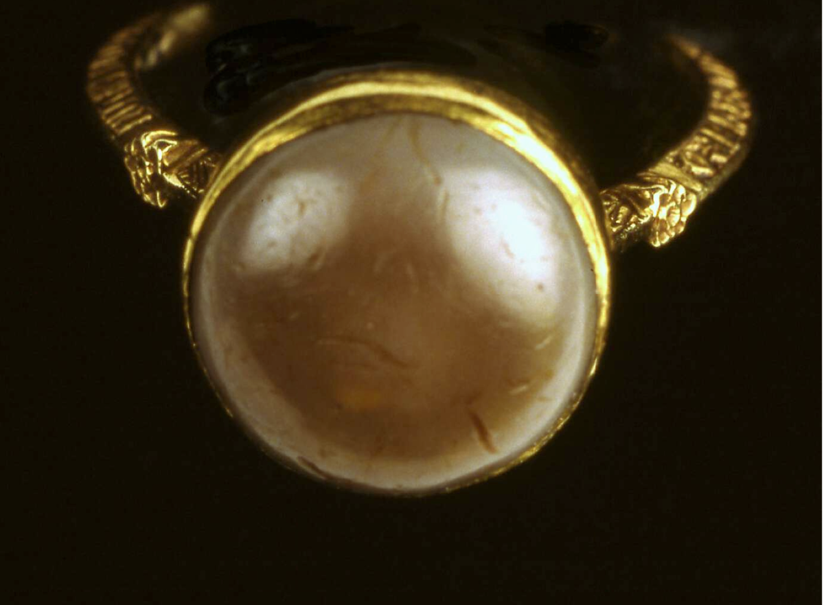 Кольцо с бафонитом, 14 век, Италия. Экспонат Британского музея 