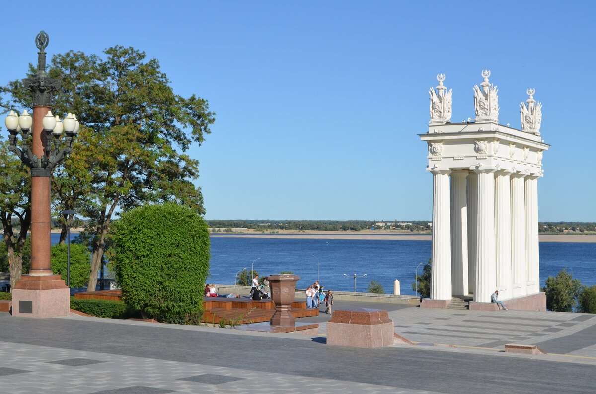 Расскажу сегодня немного о городе-герое. Узнали его по фото? Да. Это Волгоград, Сталинград, Царицын.  Волгоград к чемпионату 2018 несколько обновился, и это не может не радовать.-2-2