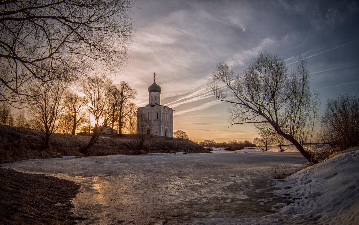 Храм на Нерли осень