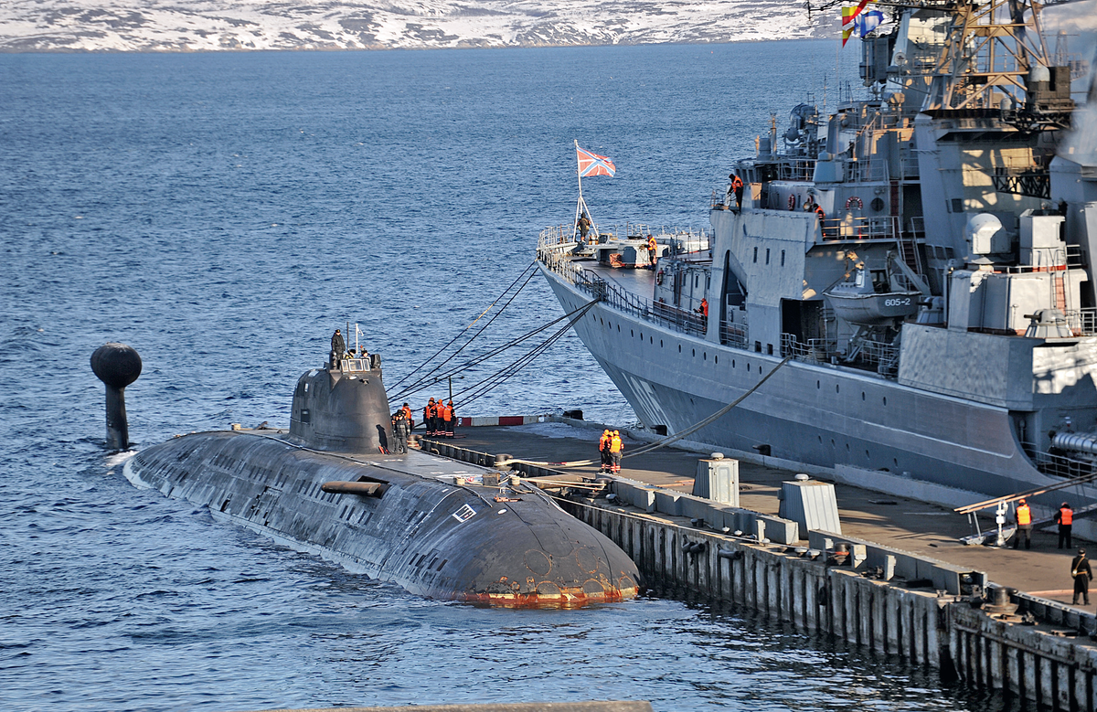 Современная атомная подлодка «Обнинск» у причала в Североморске