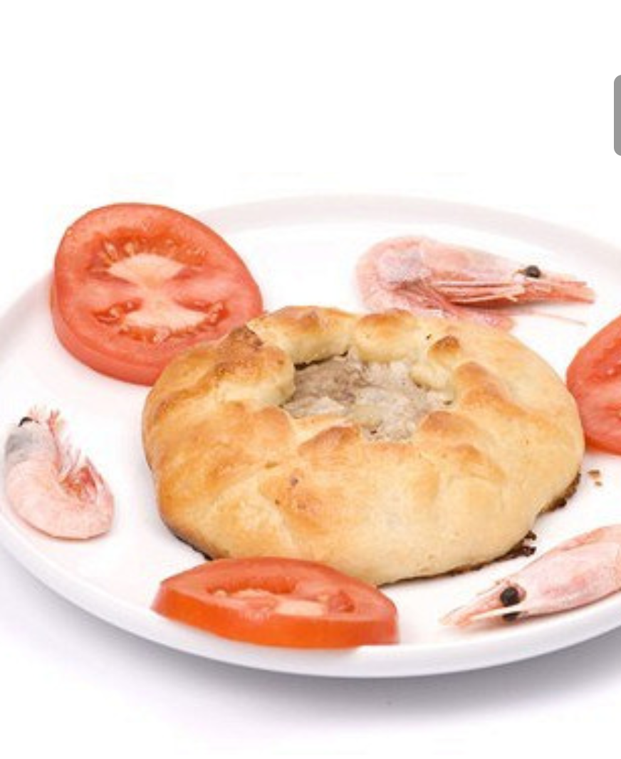 Ингредиенты
Пшеничная мука500 г
Молоко1 стакан
Соль½ чайной ложки
Сухие дрожжи15 г
Мясо400 г
Репчатый лук3 головки
Растительное масло100 мл

30 минут
Инструкция приготовления
1. Приготовить дрожжевое тесто и разделать его в виде небольших лепешек.
2. Одновременно приготовить мясной фарш. Для этого мясо нарезать небольшими кусочками, мелко порубить или пропустить через мясорубку и смешать с мелко нарезанным луком, добавив соль и перец.
3. На середину лепешек положить столовую ложку фарша и защипать края теста, придавая ему форму ватрушки.
4. Приготовленные беляши обжарить с обеих сторон на разогретой сковороде с маслом (сначала со стороны открытой), после чего переложить их на блюдо.