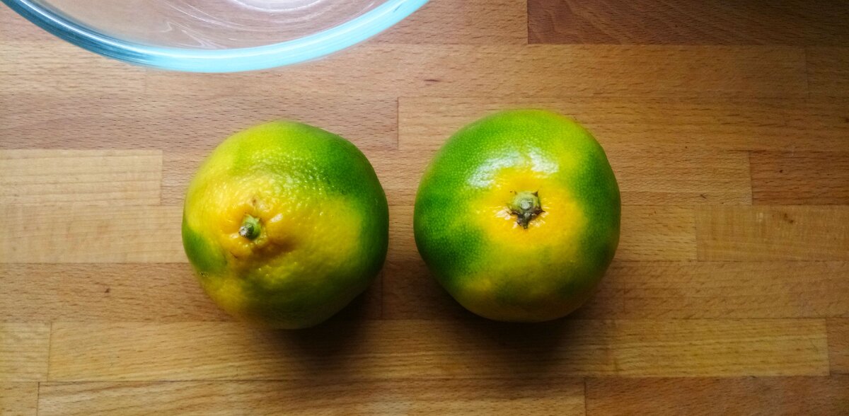 Та самая столешница. А за счет клееных элементов, разноцветных, смотрится ооочень живенько:)