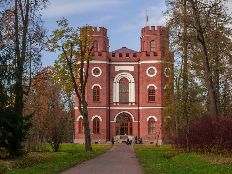 Центральный вход на Центральной аллеи