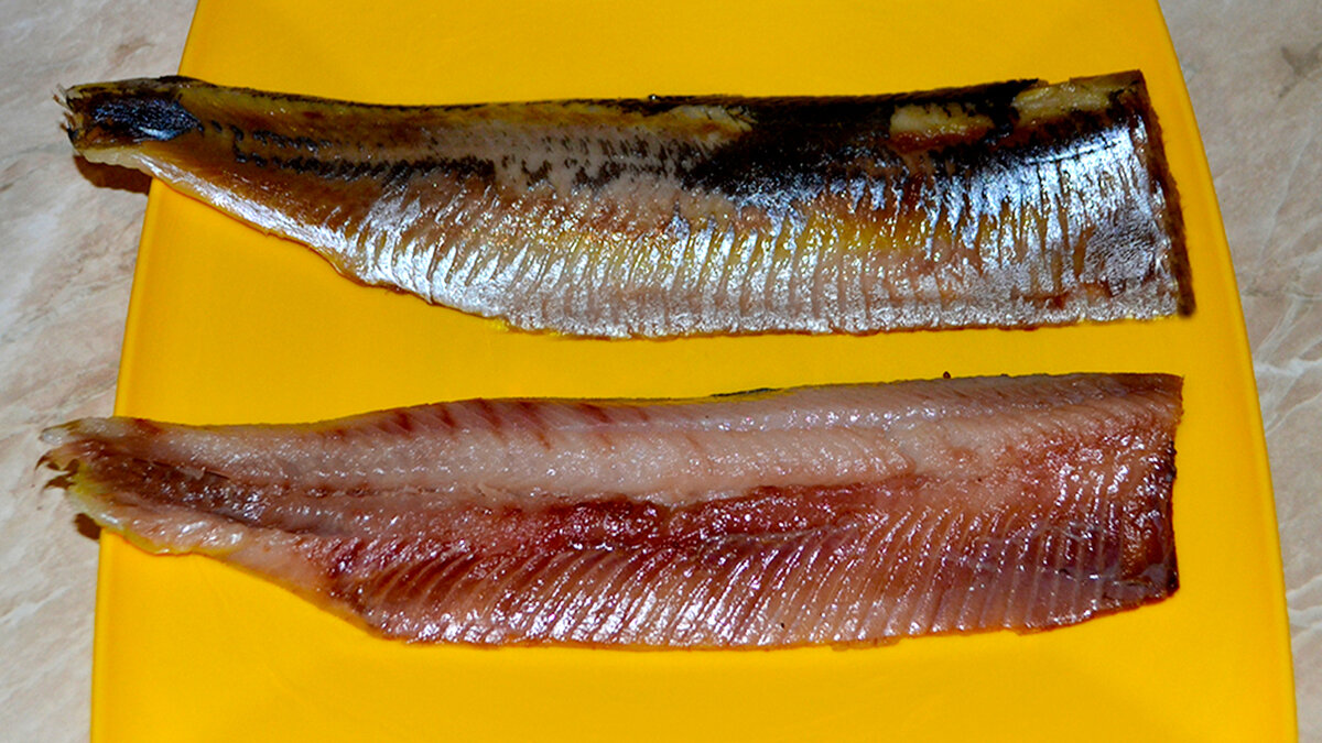 Как быстро почистить селедку