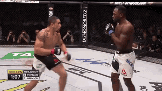 Роберт Уиттакер в бою