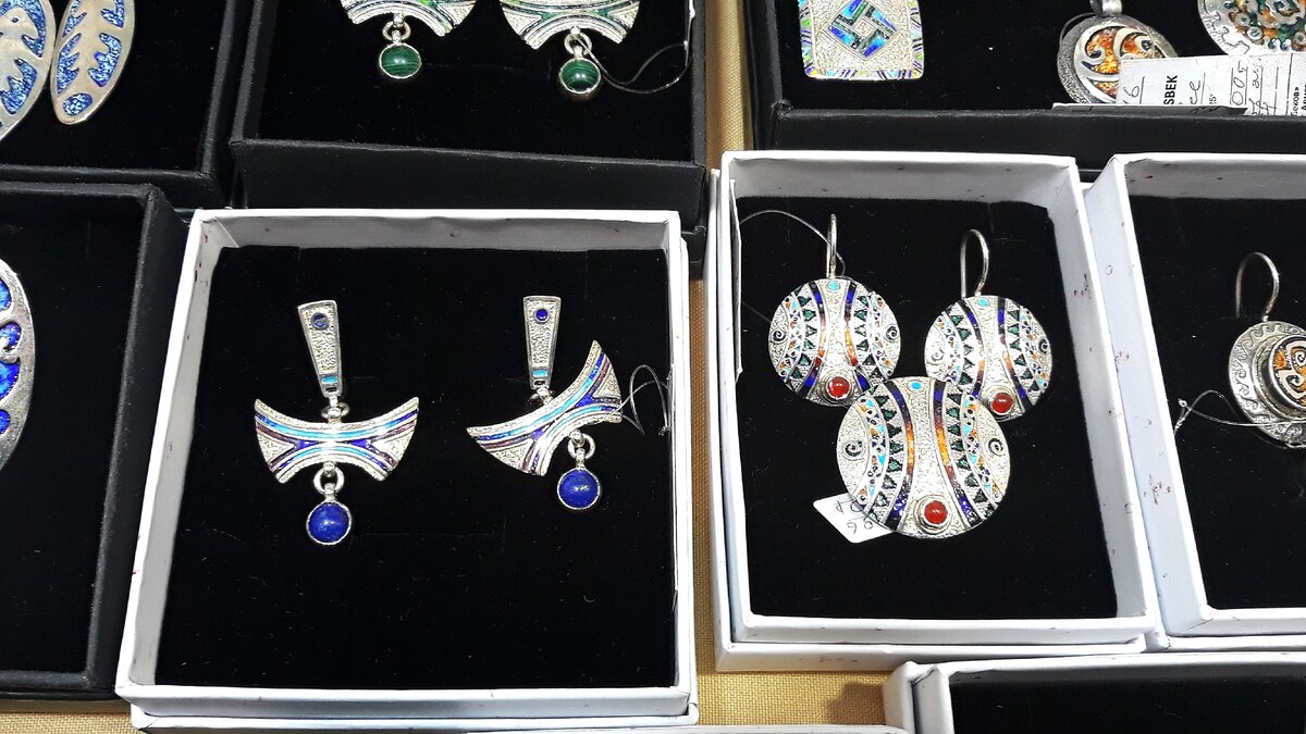 новокузнецк кирова ярмарка самоцветов в музее. выставка-ярмарка «мир самоцветов». симфония самоцветов на новослободской 2023. выставка самоцветов на кузнецком мосту в 2023. выставка-ярмарка самоцветов красноярск 2021.