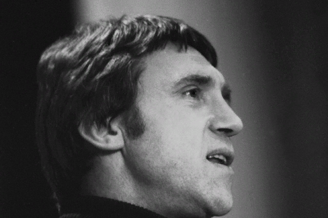 Владимир Высоцкий яркий представитель выступающих надбровных дуг.