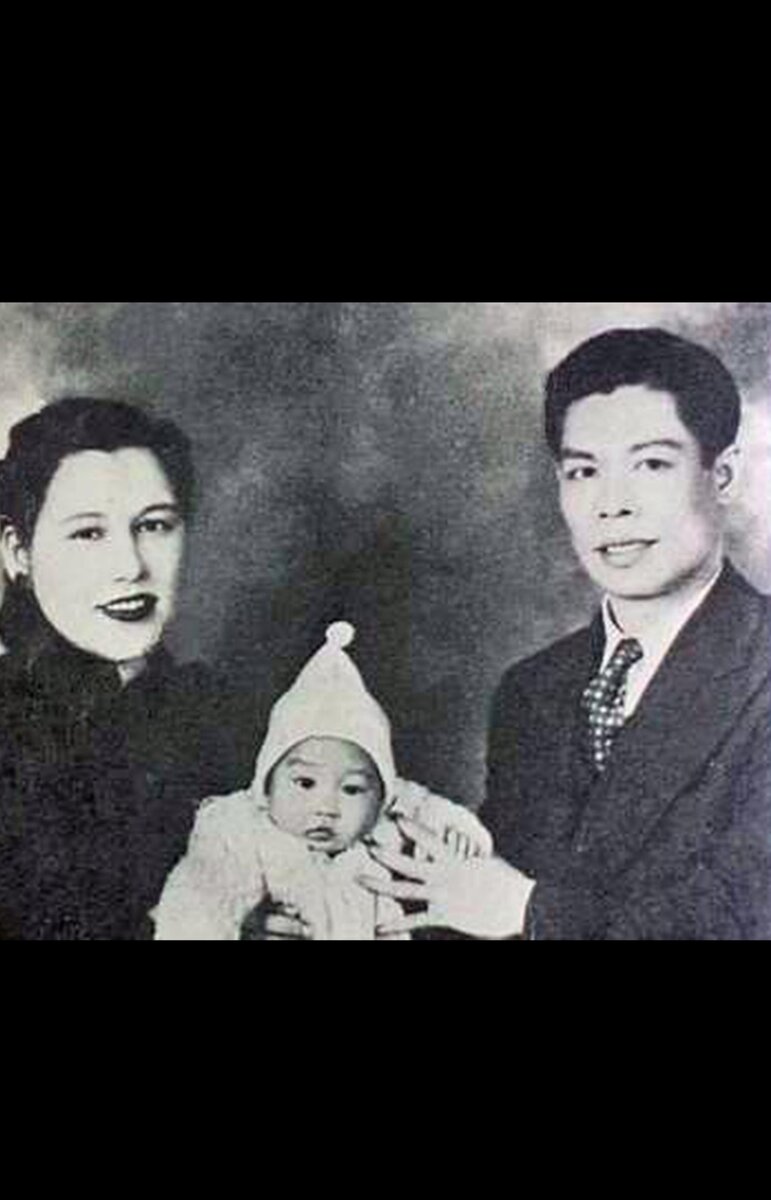 «Брюс Ли с родителями»