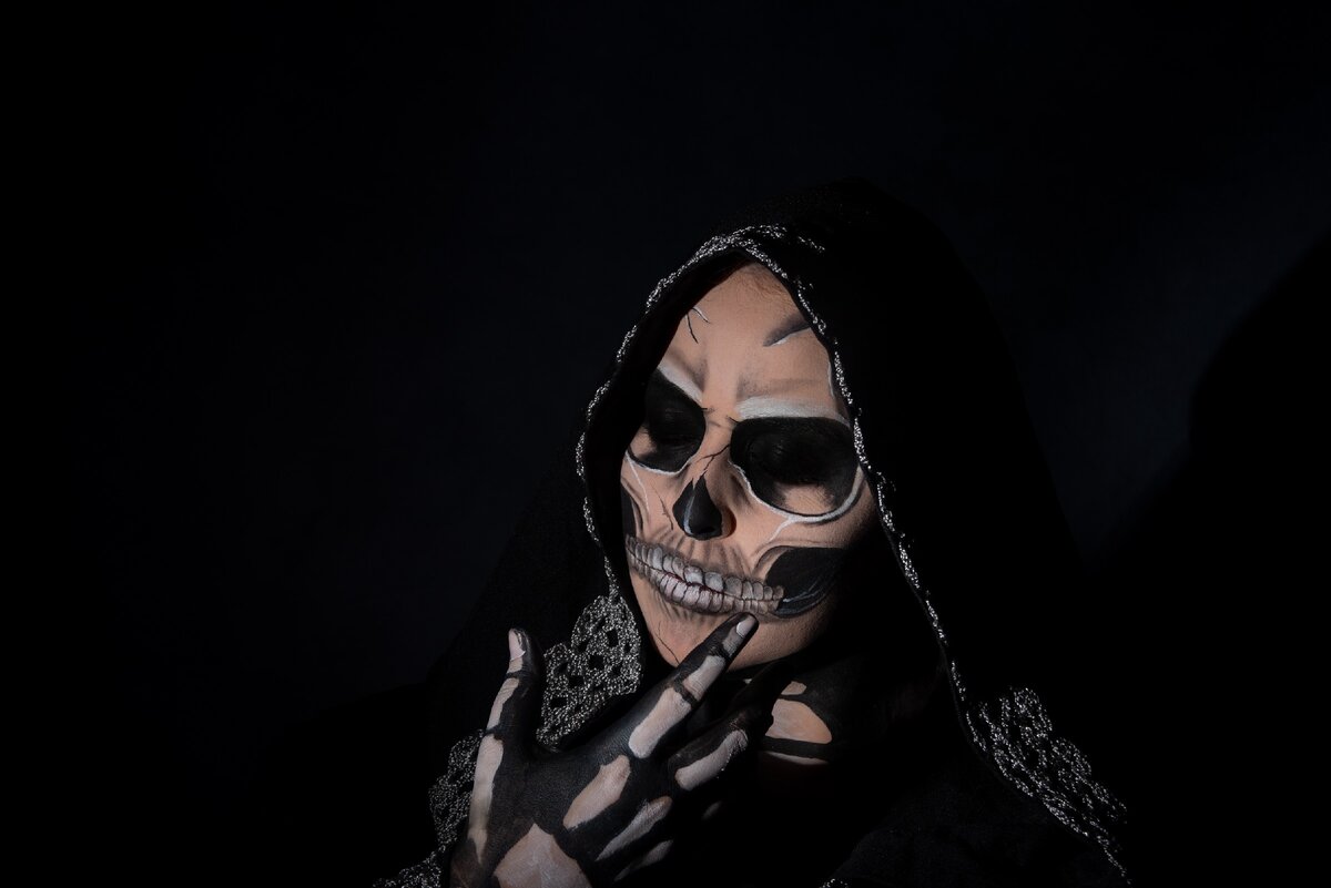 Смерть во сне может сулить потерю.