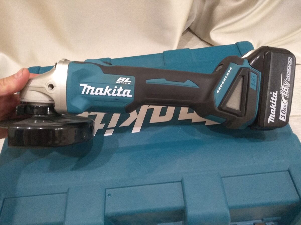 Ушм makita 125 аккумуляторная. Угловая шлифмашина Makita dga504rf. Аккумуляторная болгарка Makita. Макита DGA 404. Болгарка УШМ Makita dga514.