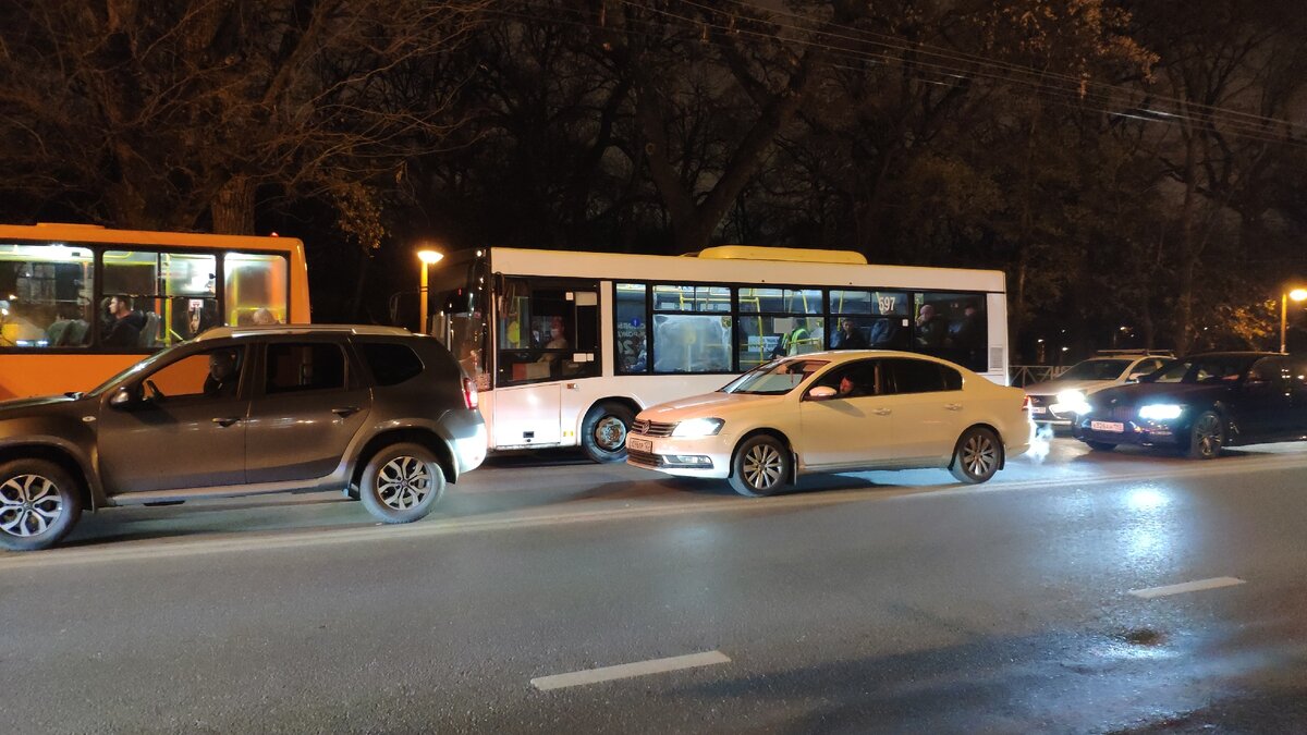 На моих глазах поймали вора в автобусе, какая была реакция и что с ним  сделали | Будни Женатого Мужчины | Дзен