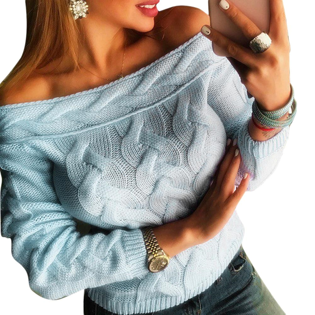 Свитер – классика жанра. Но принты с оленями, санями, снежинками уже изрядно надоели, можно обойтись без новогоднего принта, но зато отдать предпочтение качественному шерстяному изделию. Выбирайте под цвет глаз!