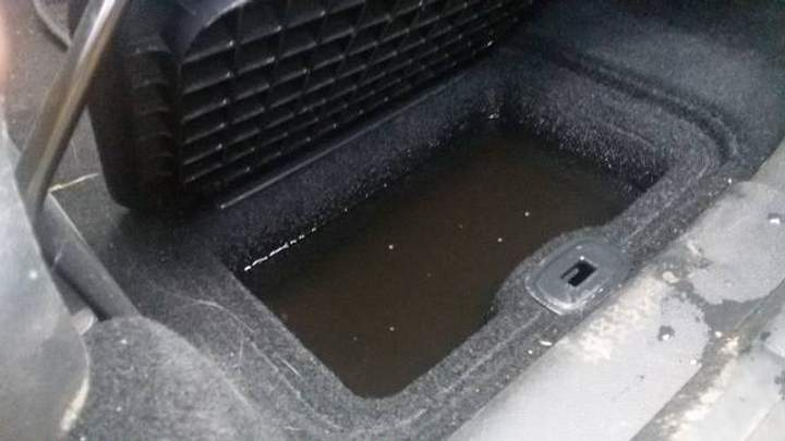 Вода на месте водителя