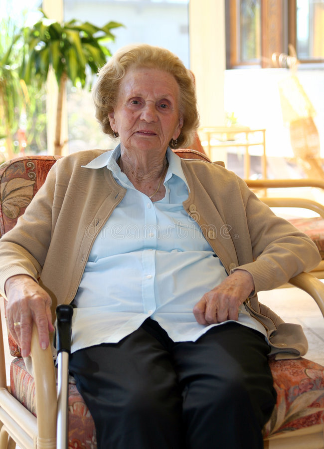 Worlds best granma кружка белая. Бабушка гуднесс. Кружка с мими тролль. Грэнни гуднесс лига справедливости. Granny is good.