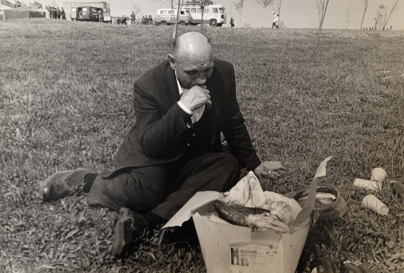 «Московская область, Дубосеково, 8 мая»
Валерий Щеколдин, 8 мая 1984 года, Московская обл., разъезд Дубосеково, МАММ/МДФ.