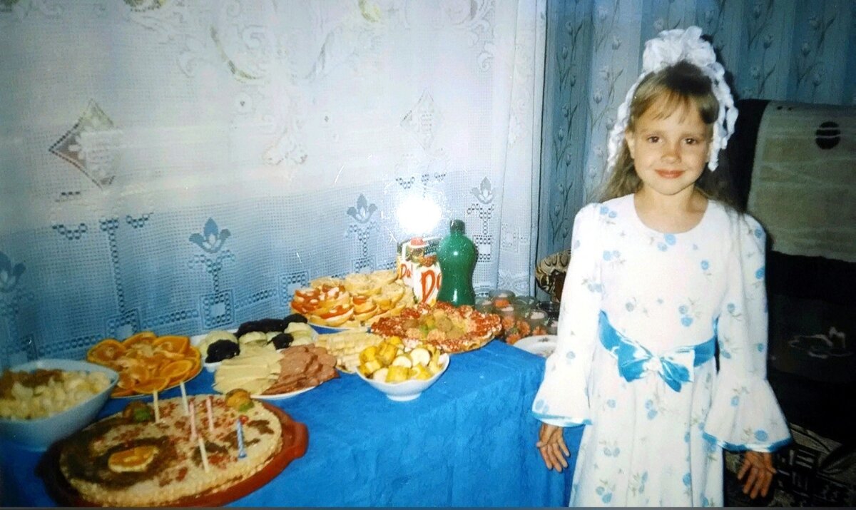 Здесь ей 6 лет, а через две недели будет 21 год.