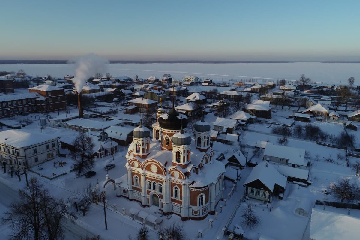 Городского округа город козьмодемьянск. Церковь Спаса Всемилостивого Белозерск. Зимний Белозерск. Козьмодемьянск. Дзержинск сверху зимой.