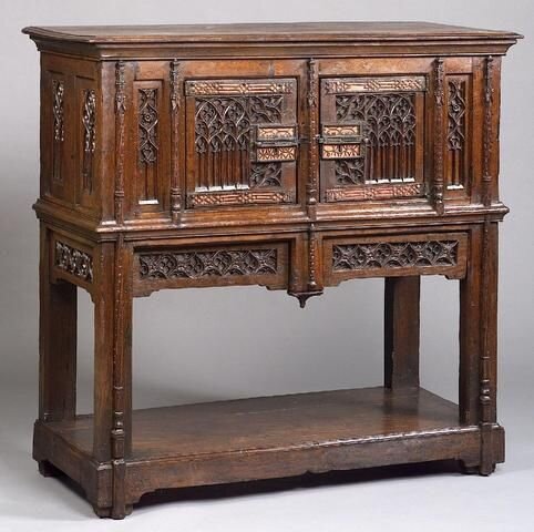 Антикварный дрессуар, готика. 