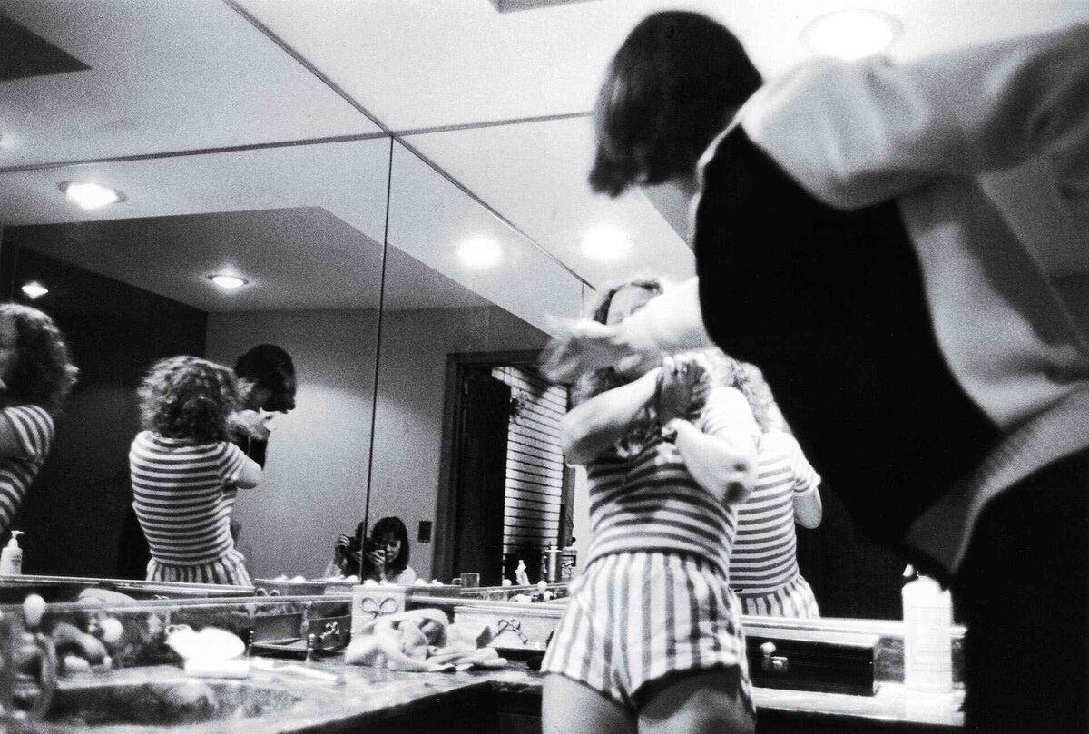 «За закрытыми дверями», Донна Феррато, 1982 год