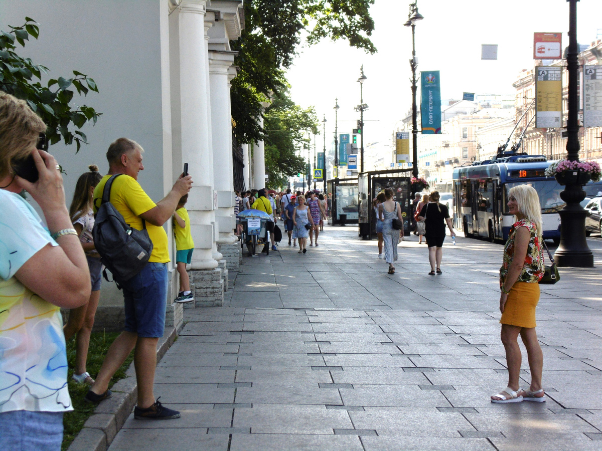 Оживленный и душный Невский. Фото автора