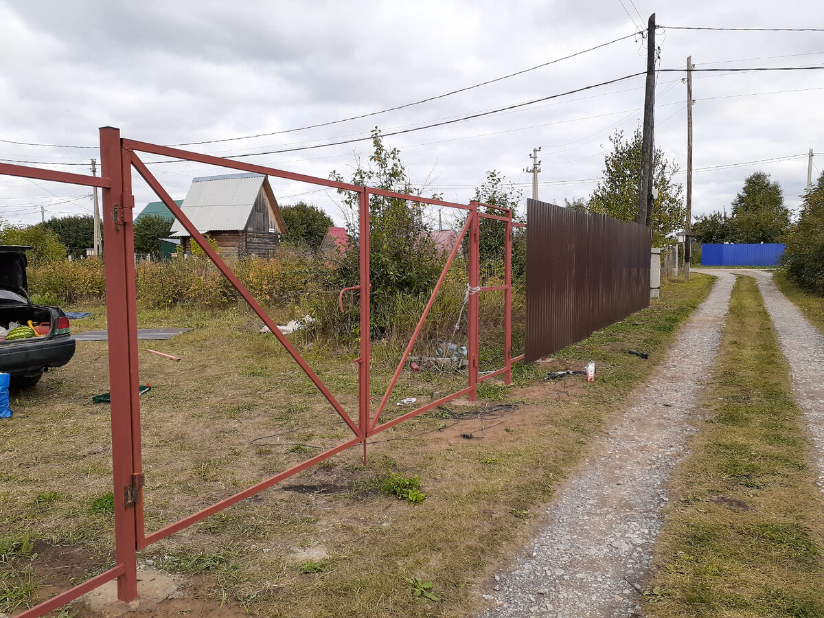 Установка забора, первый сварочный опыт.