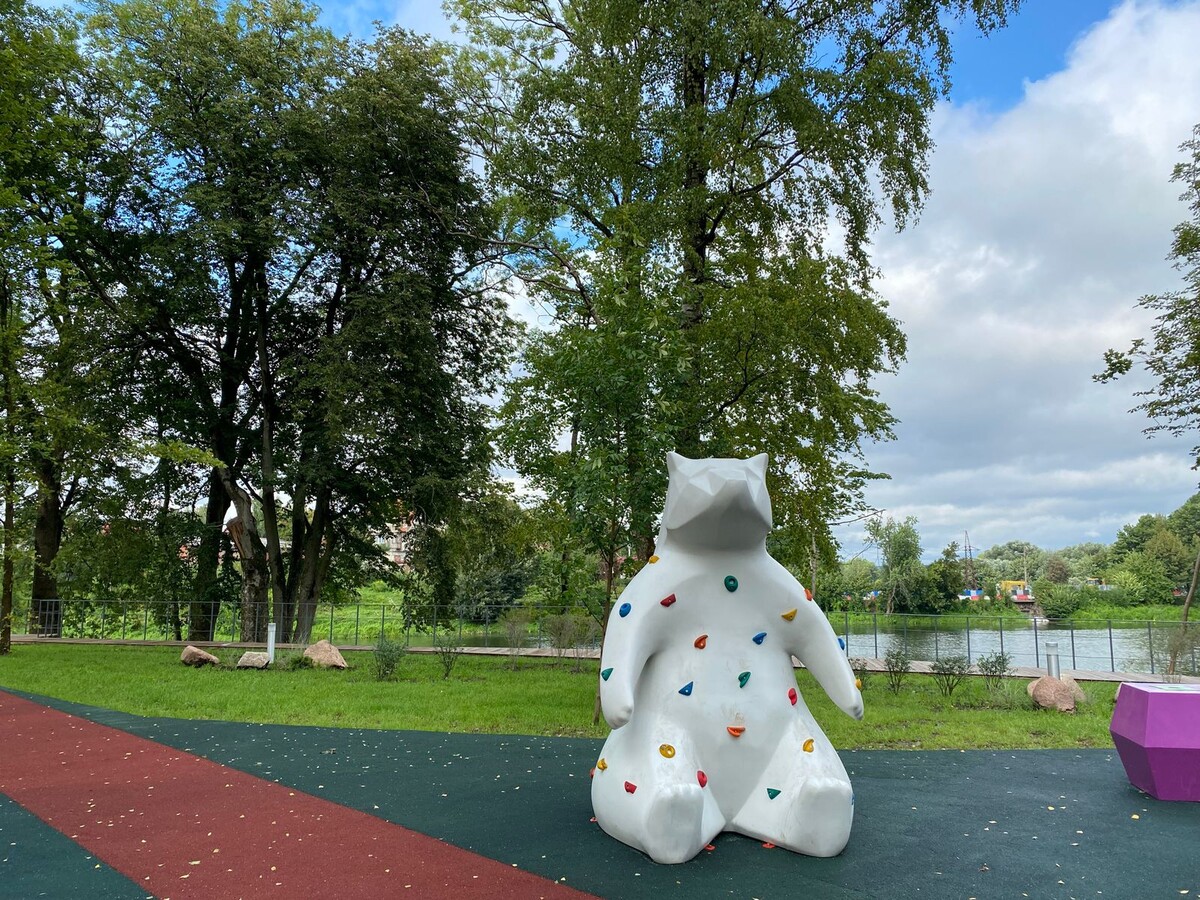 В парке уложено новое покрытие, дорожки, и детская площадка