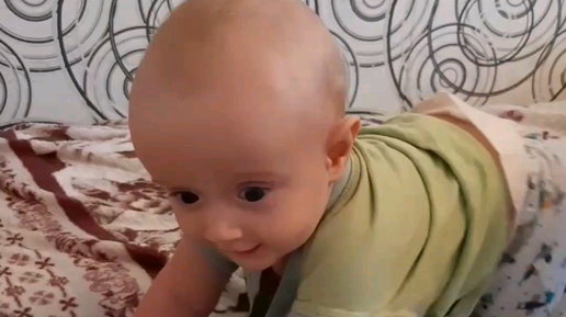 Мама плачет. С днем сыновей. Видеоролики сын. Отцы гомо. Смешные папы с детьми.