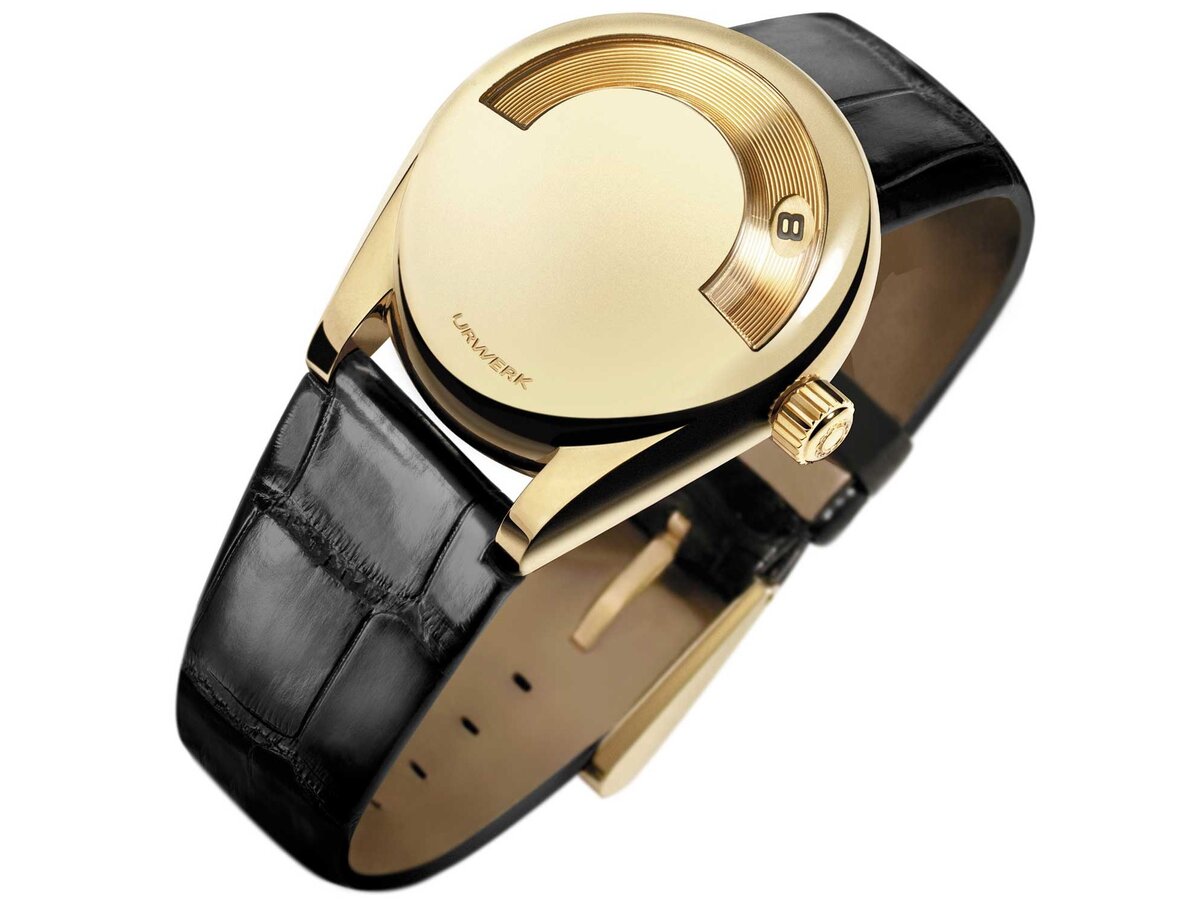 Первые часы бренда, выпущенные в 1997 году - UR-102