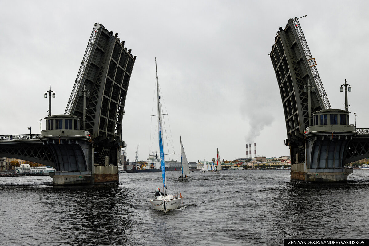 На день туризма в Санкт-Петербурге развели мосты для прохода яхт. Мне  повезло оказаться на одной из них ⛵️ | Путешествия и всего по чуть-чуть |  Дзен