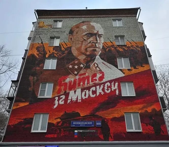 Память о Михаиле Ульянове сохраняют и в граффити - это находится в Москве. 