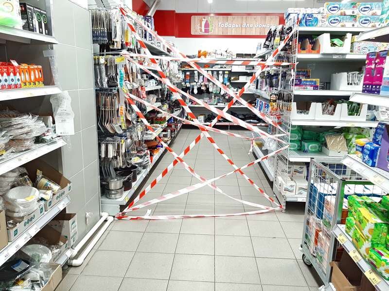 Вот так выглядит уменьшение торговой площади в "Магните" - теперь это малый бизнес, а значит имеет полное право не требовать QR-коды.