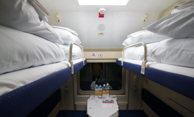 Купе двухэтажного поезда Санкт-Петербург - Москва